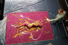 CARPETART Teppichkunst MakingOf SPLASH.01 magenta (Bodyartmodell: Nina / Projektfotograf: J. Burger)
